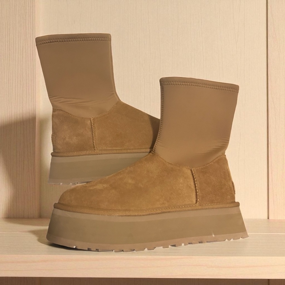 Stylish Tan UGG Women's Winter Boots